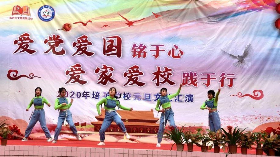 警察战僵尸无敌版